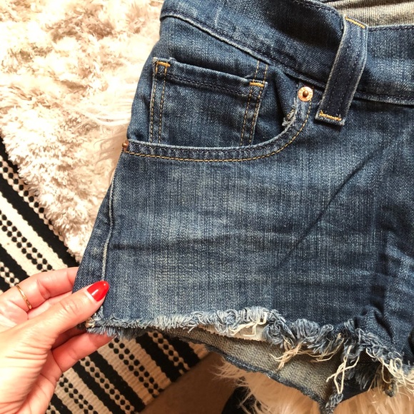 🍒Levi’s cutoff shorts (low rise) - Picture 3 of 6